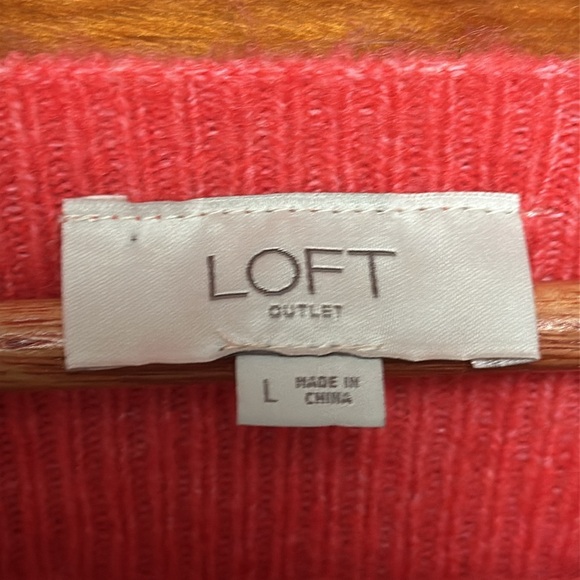 Loft salmon colored Sweater size L EUC - Picture 4 of 6